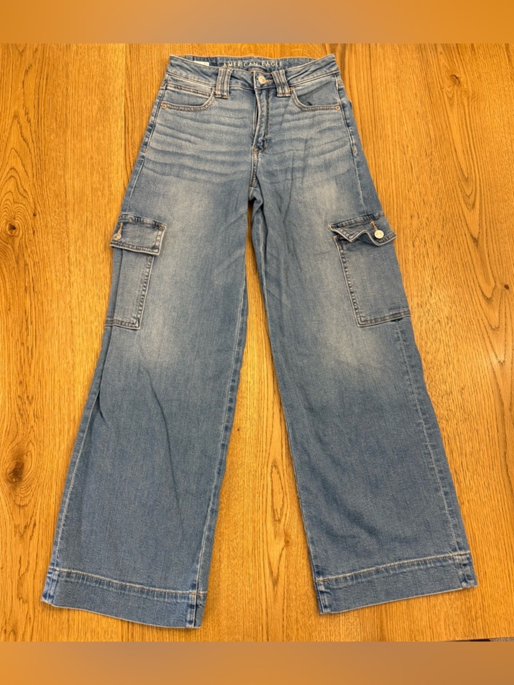 American Eagle Dreamy Drape Stretch Super High-Waisted Cargo Baggy Wide-Leg Jean - Picture 2 of 5